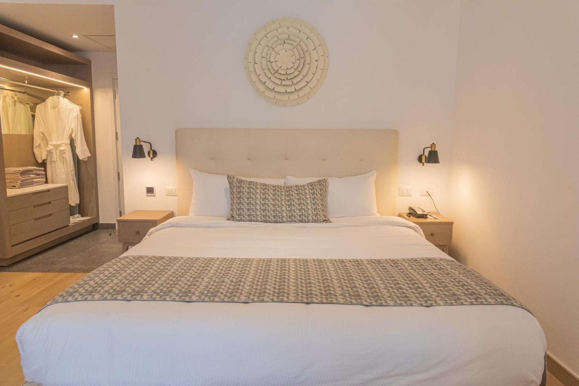 Deluxe Family Suite